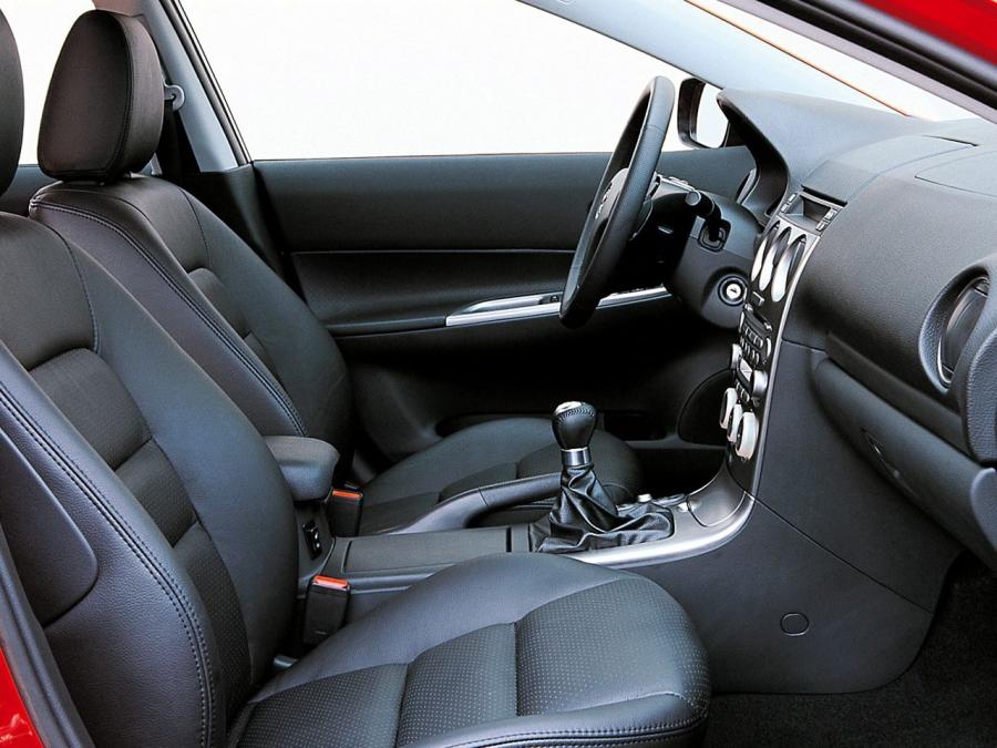 Интерьер Mazda6 Wagon (GY) 2002 года  (фото 3 из 17)